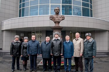 В Оренбурге открыли бюст Александру Тимашеву